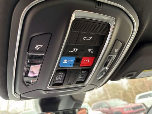 New 2026 Jeep Grand Cherokee Altitude image 17