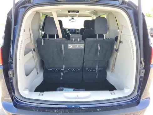 Used 2017 Chrysler Pacifica Touring Plus w/ Tire & Wheel Group FWD image 36