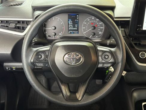 Used 2025 Toyota Corolla LE FWD image 4