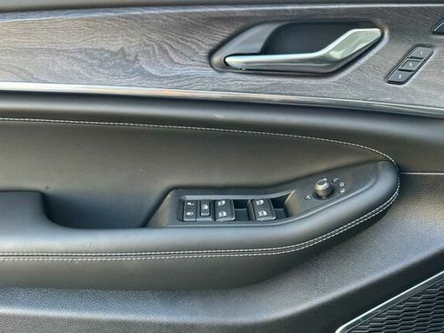 New 2025 Jeep Grand Cherokee Overland image 8