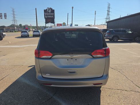 Used 2020 Chrysler Voyager Lxi FWD image 6