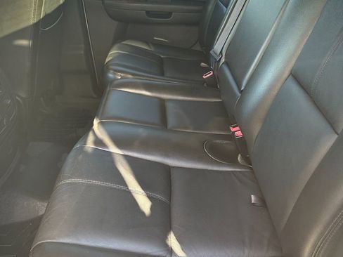 Used 2011 Chevrolet Avalanche LT w/ Luxury Package image 6