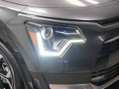 Used 2023 Kia Niro EX Touring FWD image 14
