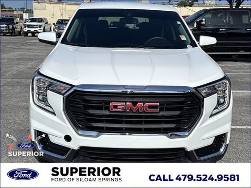 Used 2024 GMC Terrain SLE FWD image 10