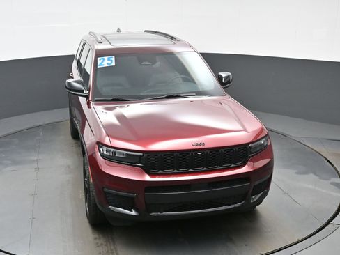 Used 2025 Jeep Grand Cherokee L Limited w/ Luxury Tech Group II AWD/4WD image 44