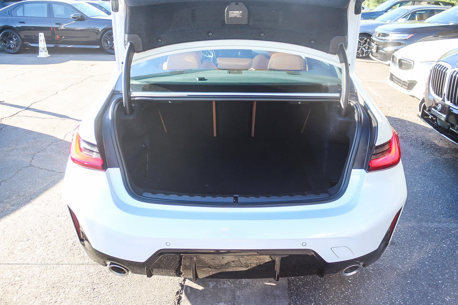 Used 2026 BMW 330i Sedan w/ M Sport Package RWD image 29