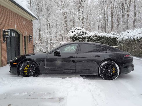 Used 2022 Porsche Panamera Turbo S image 3