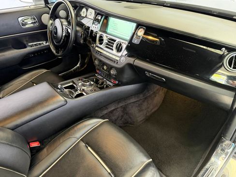 Used 2016 Rolls-Royce Wraith RWD image 22