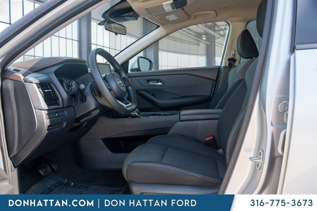 Used 2022 Nissan Rogue SV AWD/4WD image 3