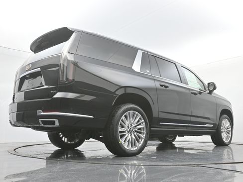 New 2026 Cadillac Escalade ESV Luxury image 19