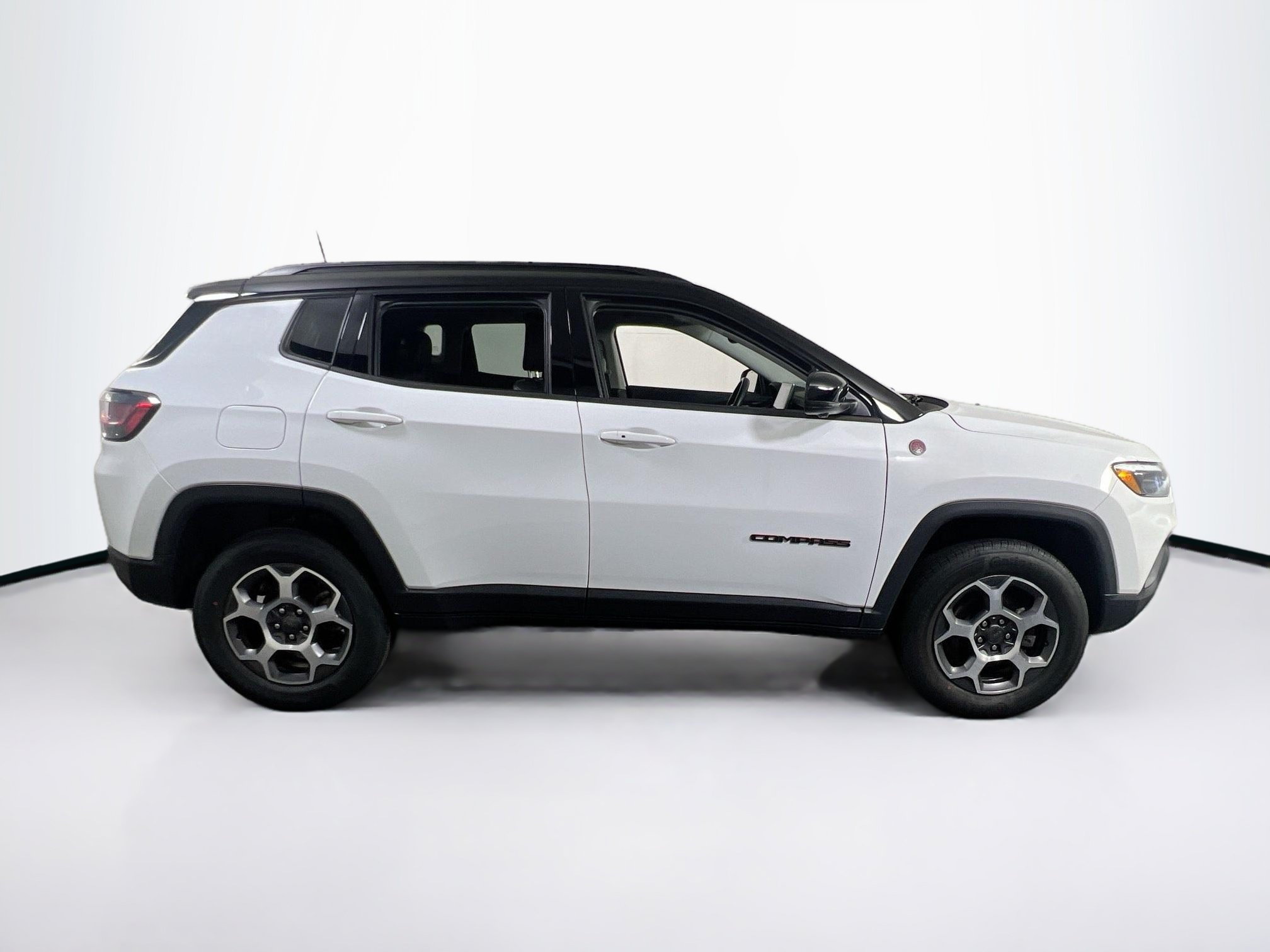 Used 2022 Jeep Compass Trailhawk w/ Trailhawk Elite Group AWD/4WD image 4