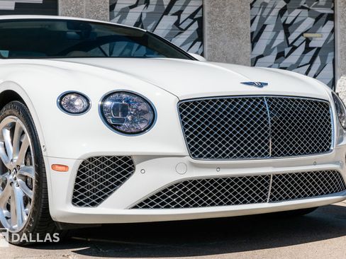 Used 2022 Bentley Continental GT image 2