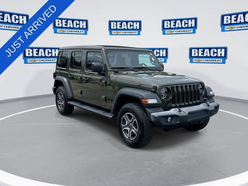 Used 2022 Jeep Wrangler Unlimited Sport w/ Sun And Sound Package AWD/4WD image 2