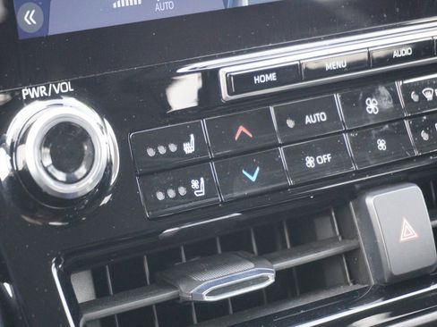 Used 2022 Toyota Highlander Limited image 26