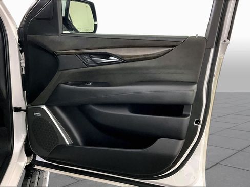 Used 2020 Cadillac Escalade Platinum RWD image 21