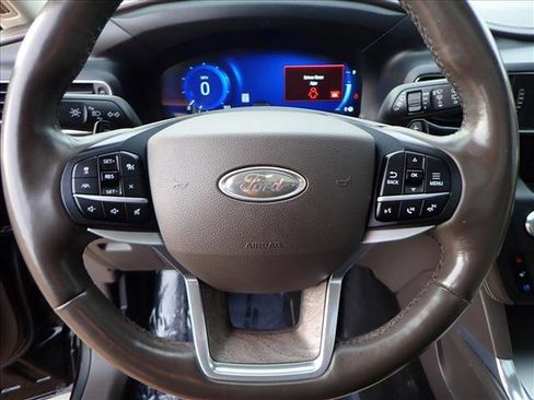 Used 2020 Ford Explorer Platinum w/ Premium Technology Package image 16