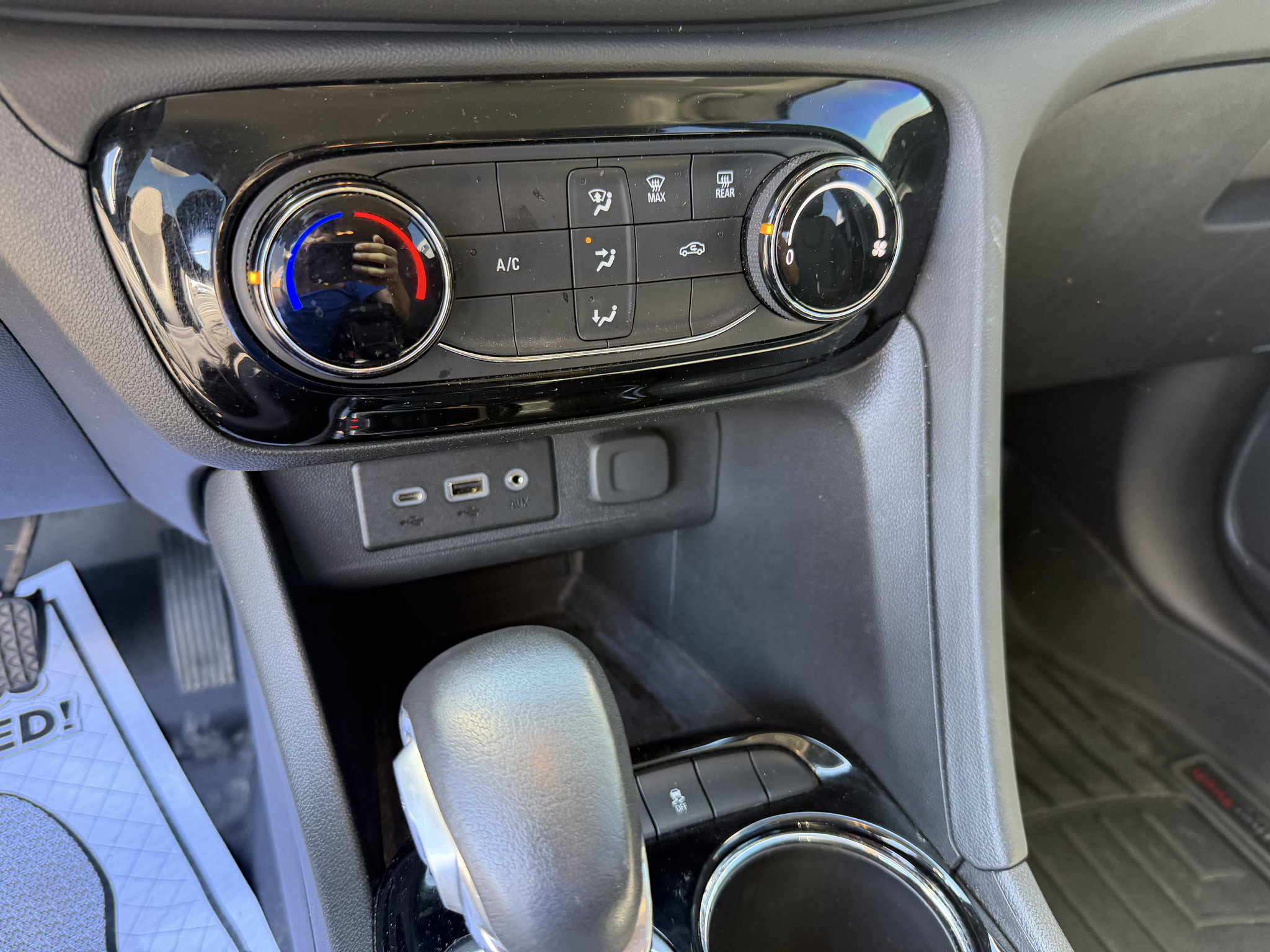 Used 2022 Buick Encore GX Preferred w/ Sport Touring Package FWD image 11