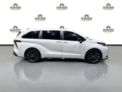 Used 2021 Toyota Sienna XSE image 4