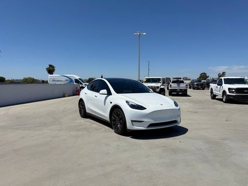 Used 2025 Tesla Model Y Performance AWD/4WD image 4