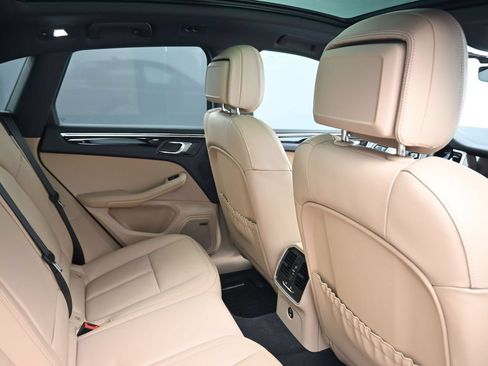 Certified 2026 Porsche Macan AWD/4WD image 7