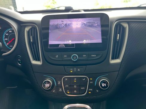 Used 2022 Chevrolet Malibu LT FWD image 9