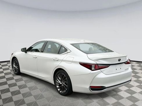 Used 2024 Lexus ES 300h Ultra Luxury w/ Accessory Package (Z1) image 4
