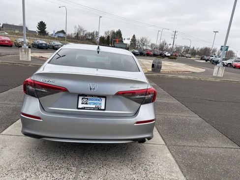 Used 2022 Honda Civic Sport image 7