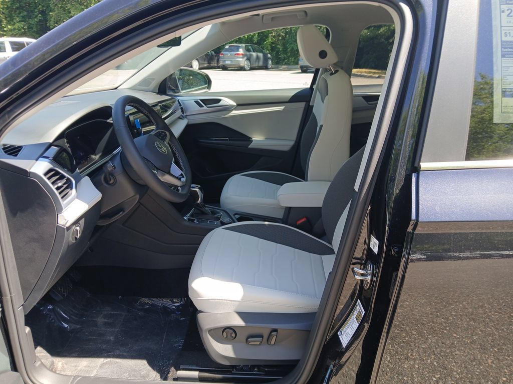 New 2026 Volkswagen Taos SE AWD/4WD image 9