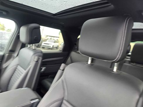 Used 2025 Land Rover Discovery Dynamic SE image 25