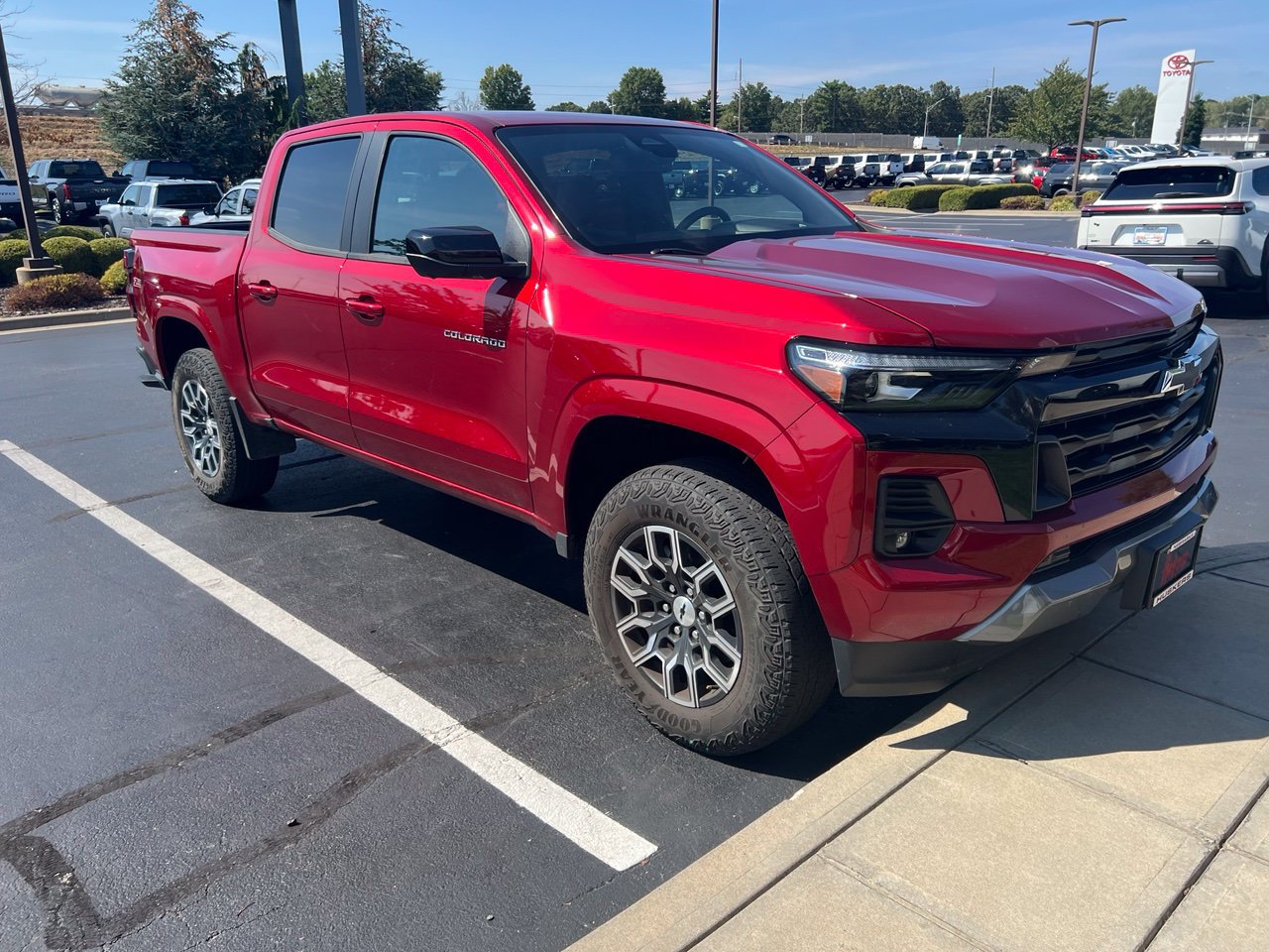 Used 2023 Chevrolet Colorado Z71 w/ Z71 Convenience Package 2 AWD/4WD image 2
