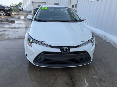 Used 2024 Toyota Corolla LE image 34