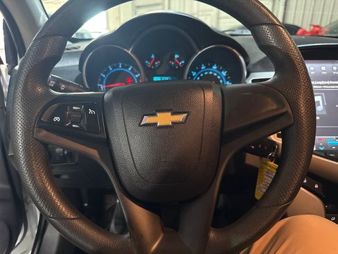 Used 2014 Chevrolet Cruze LT FWD image 10