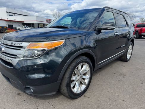 Used 2014 Ford Explorer XLT w/ Equipment Group 202A AWD/4WD image 9