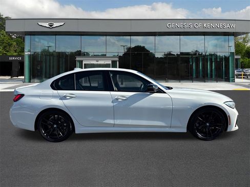 Used 2022 BMW 330i Sedan w/ M Sport Package image 8
