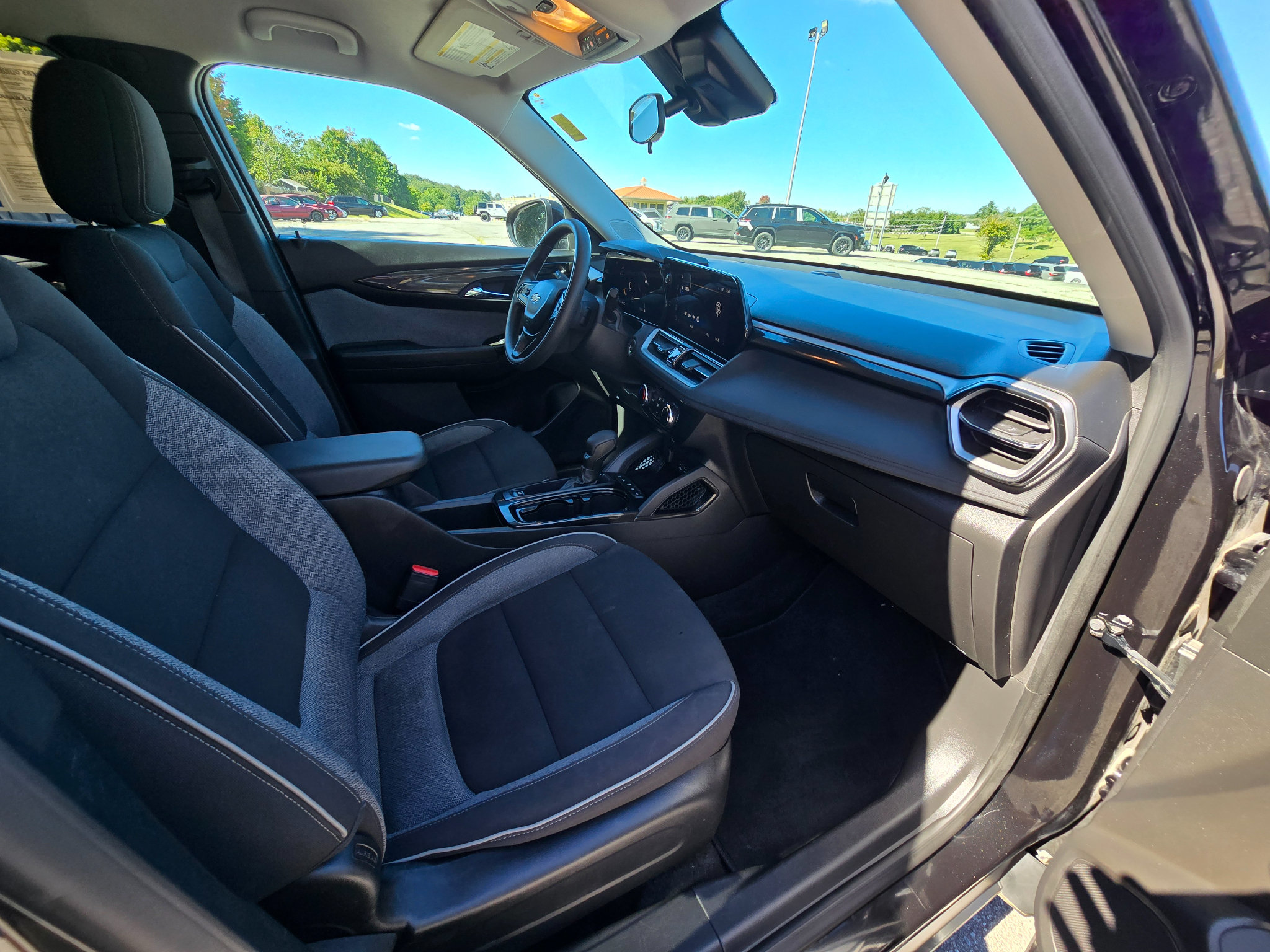 Used 2025 Chevrolet TrailBlazer LT AWD/4WD image 18