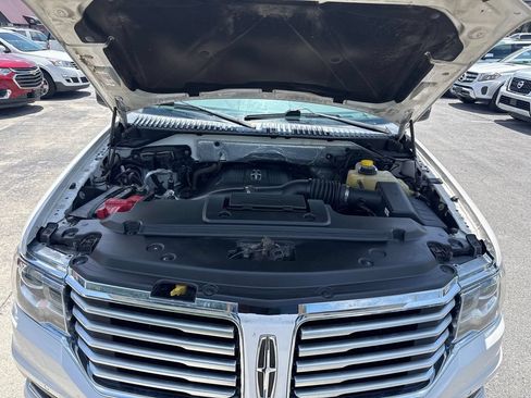 Used 2017 Lincoln Navigator Reserve AWD/4WD image 9