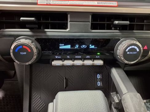 Used 2026 Toyota Tacoma 4x4 Double Cab image 14