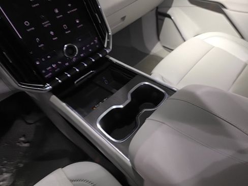 Used 2024 GMC Acadia Denali image 19