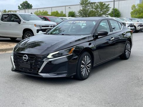 Used 2025 Nissan Altima 2.5 SV FWD image 3