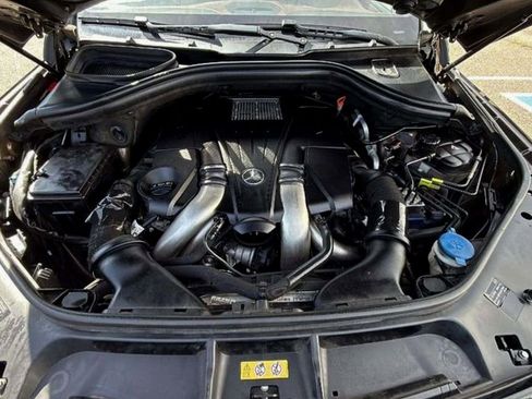 Used 2015 Mercedes-Benz GL 550 4MATIC image 24