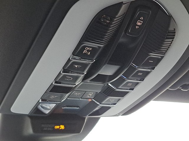 Certified 2025 Porsche Macan AWD/4WD image 34