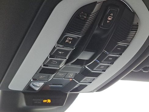 Certified 2025 Porsche Macan AWD/4WD image 34