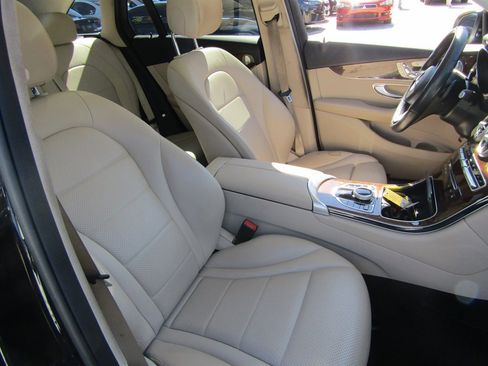 Used 2017 Mercedes-Benz GLC 300 image 5