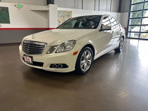 Used 2010 Mercedes-Benz E 350 4MATIC Sedan image 33