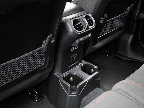 Used 2025 Jeep Wrangler Unlimited Rubicon image 13