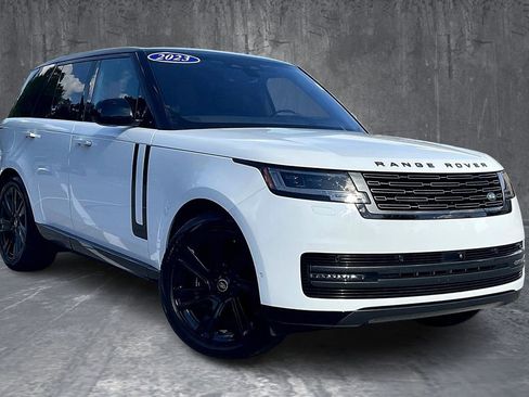 Used 2023 Land Rover Range Rover SE image 3