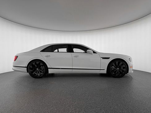 New 2026 Bentley Flying Spur Plug-In Hybrid image 7
