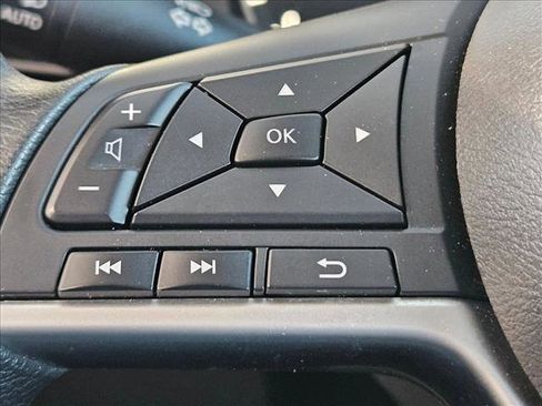 Used 2025 Nissan Altima 2.5 SV image 15