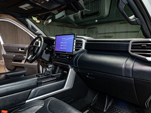 Used 2024 Toyota Sequoia Platinum image 19