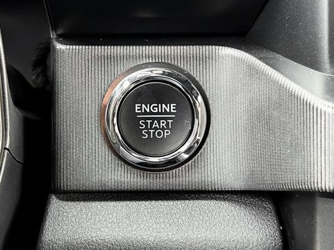 Used 2025 Ford F250 Platinum image 9